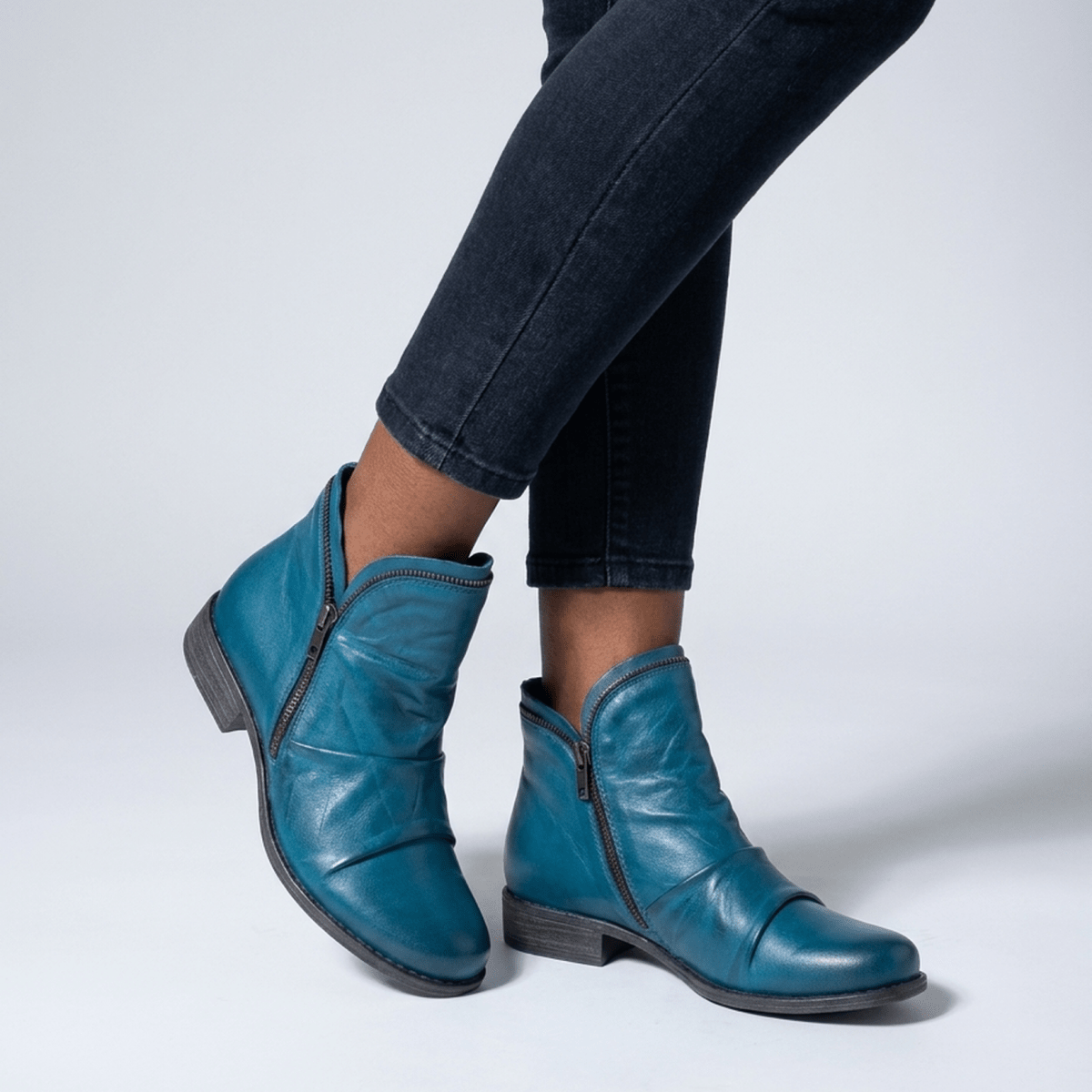 ITERPUB::cold-lorivane-16502990700893::01-hero_a_footwear