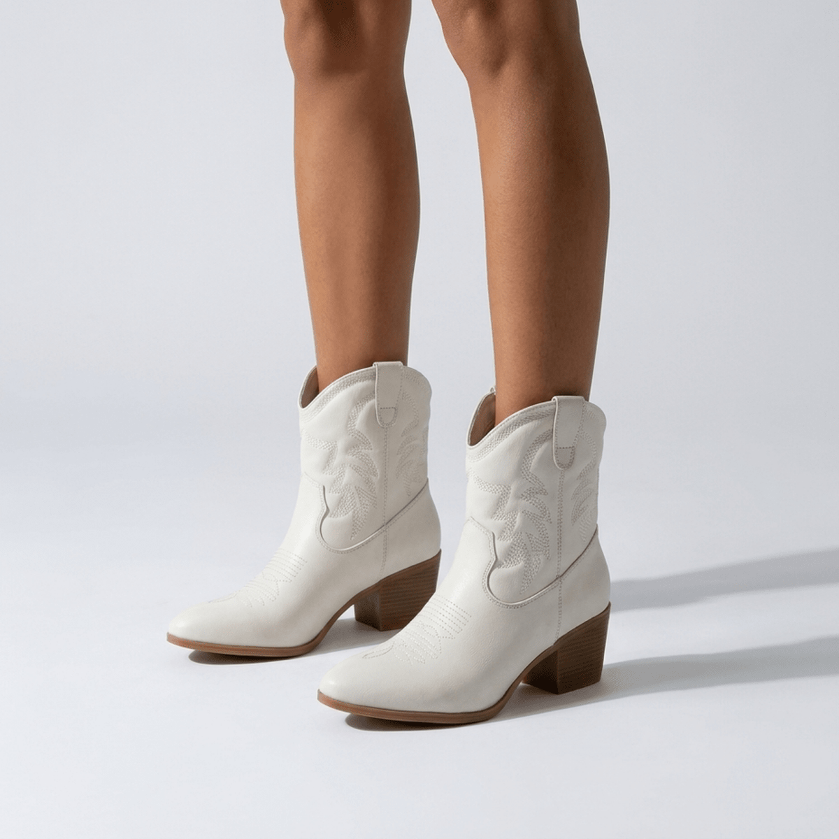 ITERPUB::cold-lorivane-16597393408349::01-hero_a_footwear
