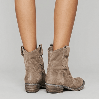 ITERPUB::cold-lorivane-16544609829213::02-hero_back_footwear