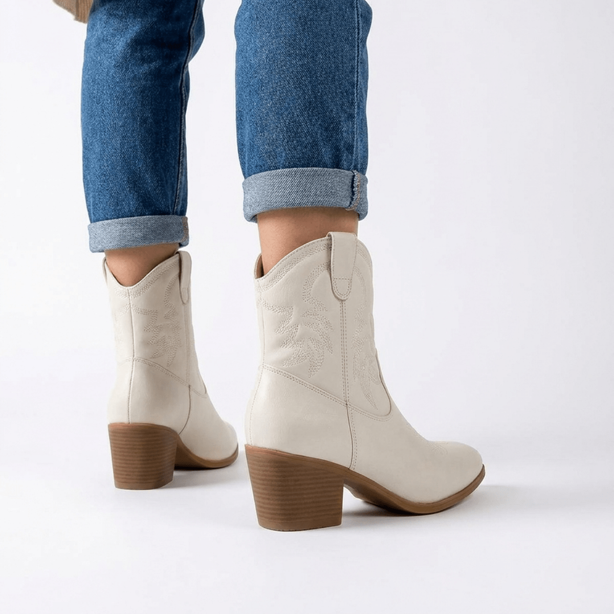 ITERPUB::cold-lorivane-16597393408349::02-hero_back_footwear