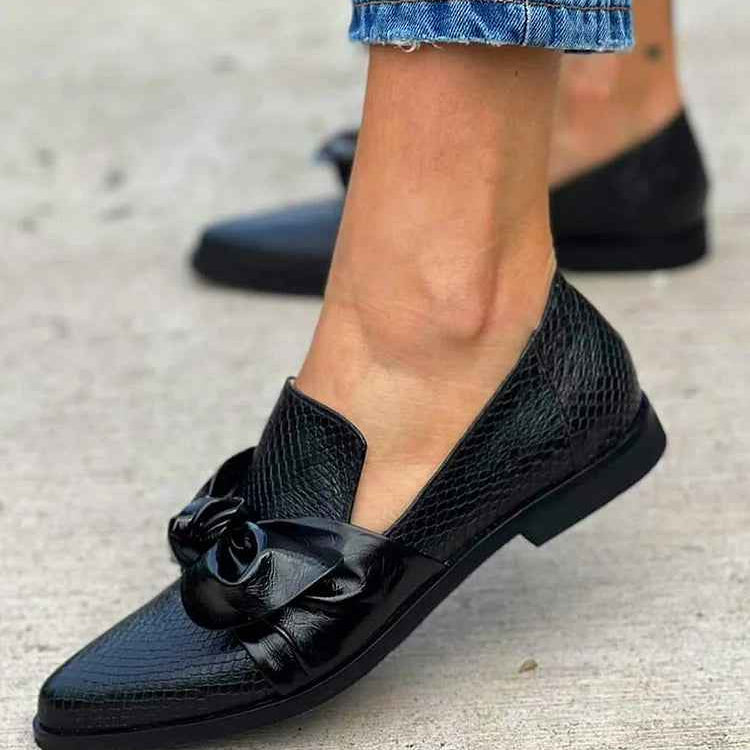 Nova | Damen-Loafer zum Hineinschlüpfen mit spitzer Zehenpartie und Schleifendetail