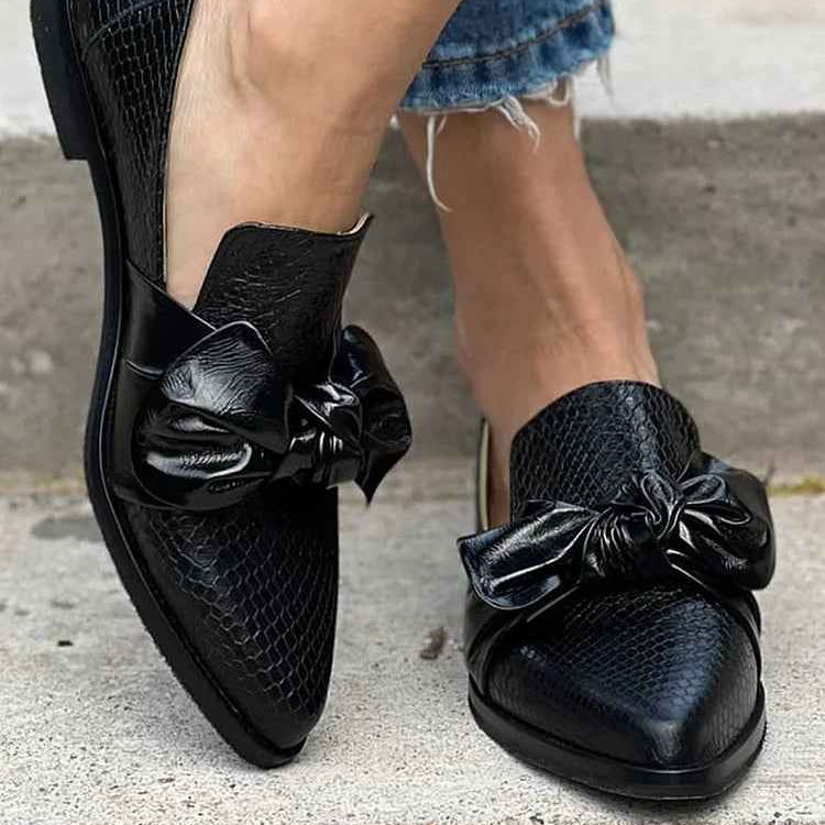 Nova | Damen-Loafer zum Hineinschlüpfen mit spitzer Zehenpartie und Schleifendetail